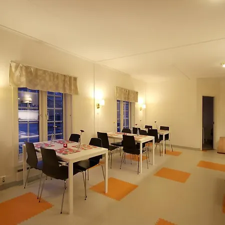 Airport & 2* Garder